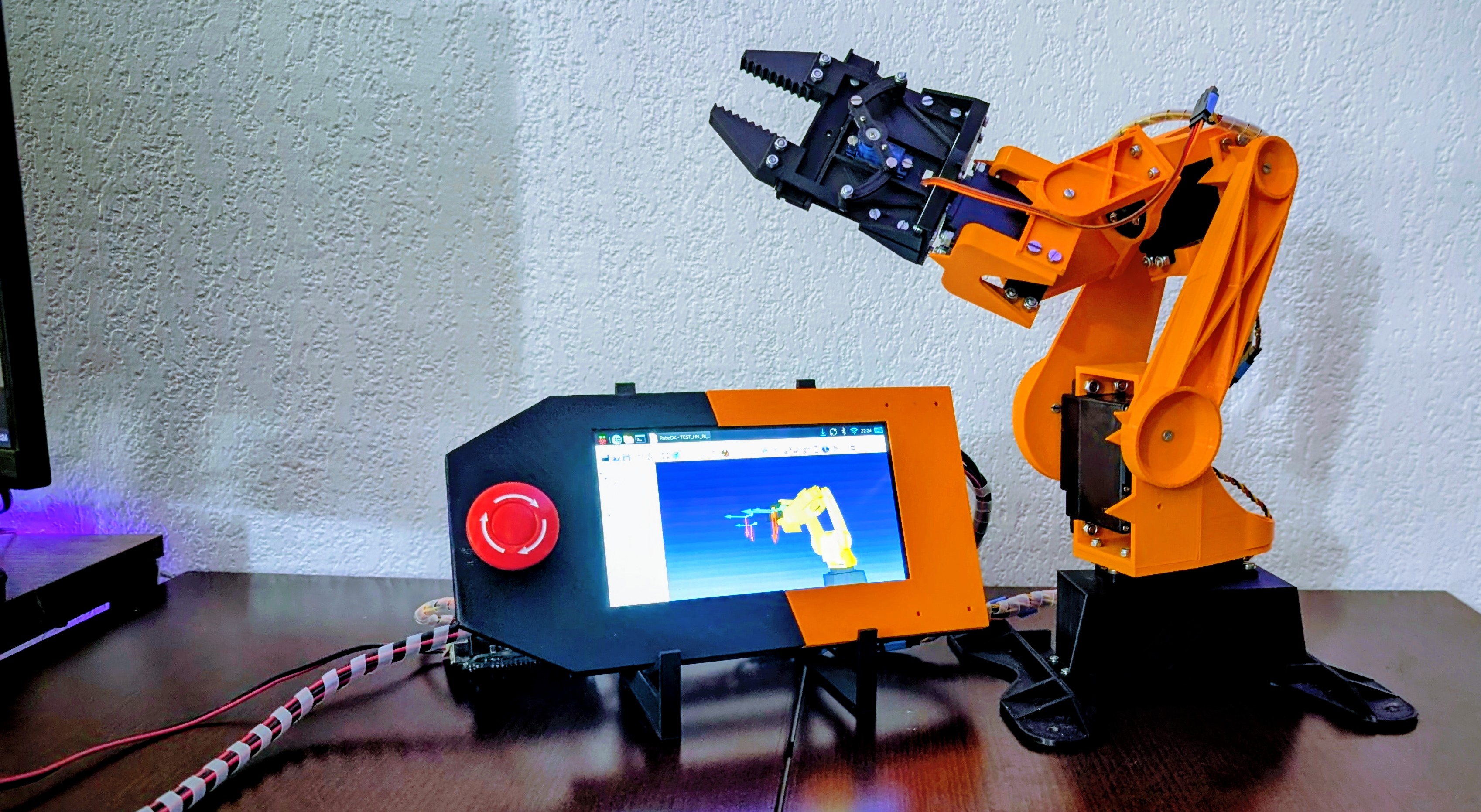 Un robot 6 axes avec un teach